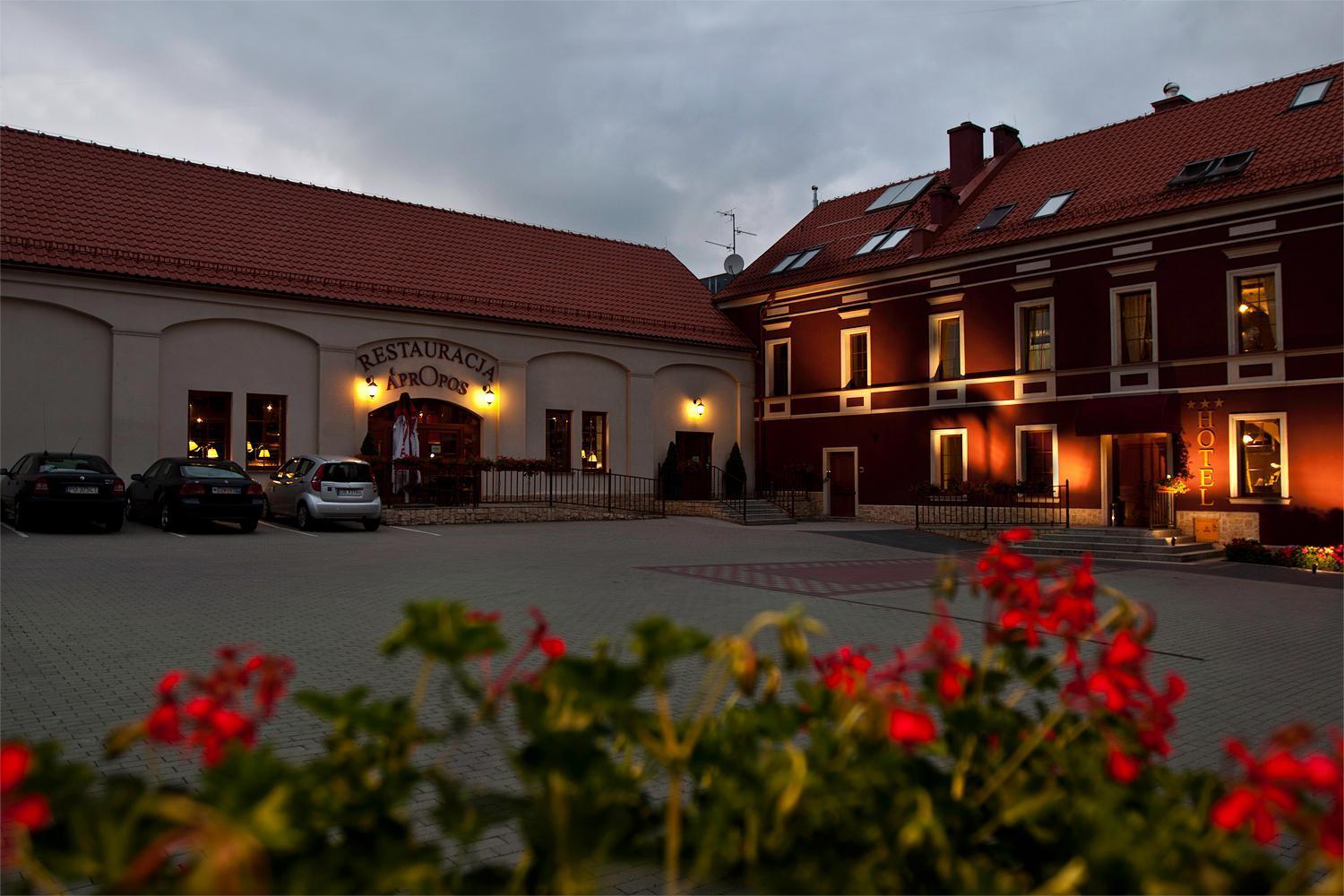 A' Propos Hotel, Restauracja, Club Walbrzych Ngoại thất bức ảnh