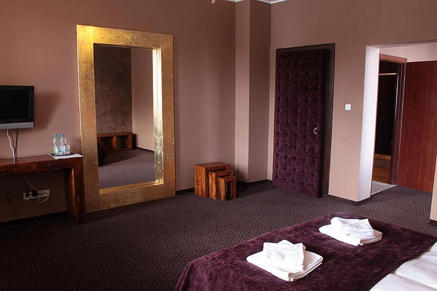 A' Propos Hotel, Restauracja, Club Walbrzych Ngoại thất bức ảnh