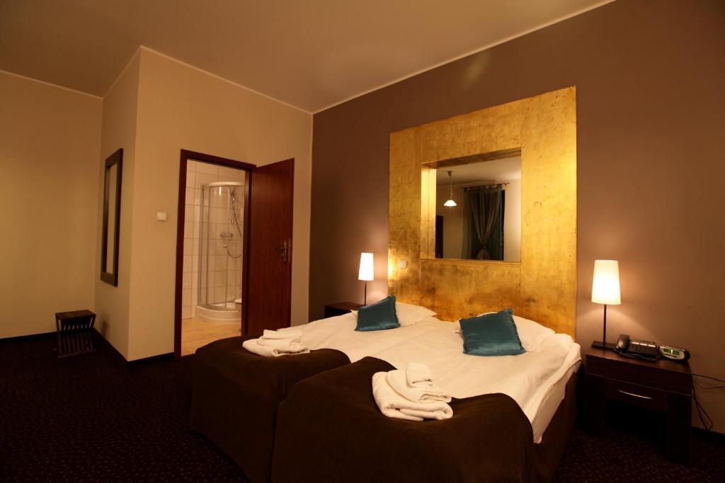 A' Propos Hotel, Restauracja, Club Walbrzych Ngoại thất bức ảnh